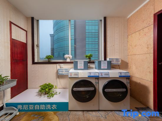 Дунгуань: Jianglong Hotel (Dongguan Houjie Wanda Plaza)