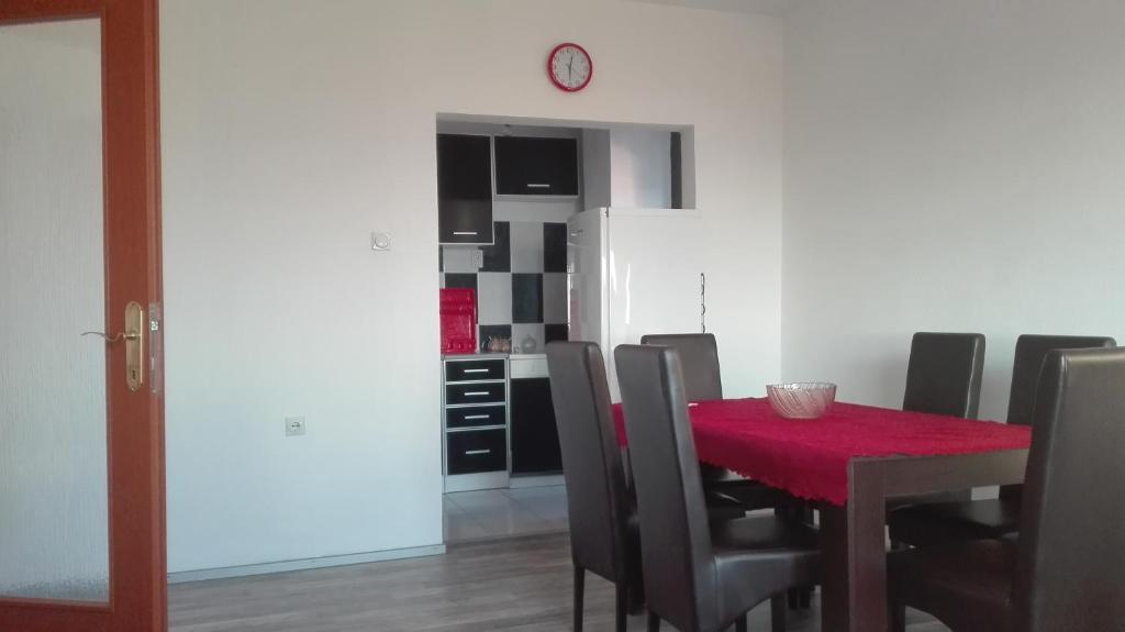 Бар: Apartman 72