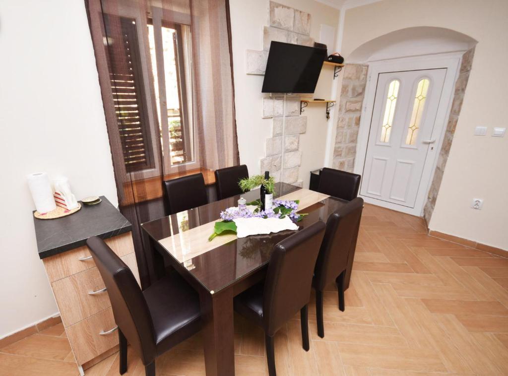 Херцег-Нови: VILA KULA 1830 Apartments