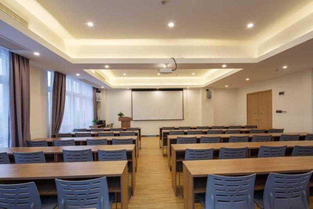 Чунцин: 7 Days Premium (Chongqing Liangping People's Square Center)
