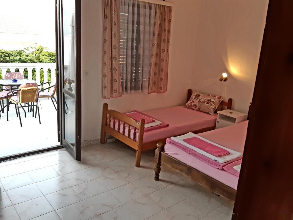 Крашичи: Apartments Ceca