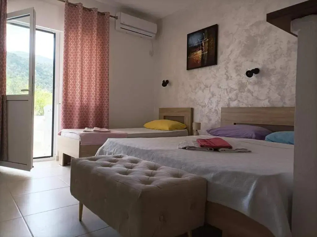 Сутоморе: Apartmani Maki