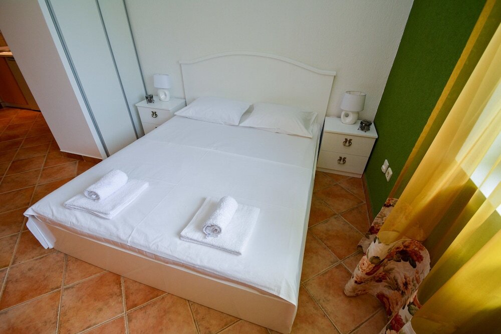 Доброта: Apartments House 91