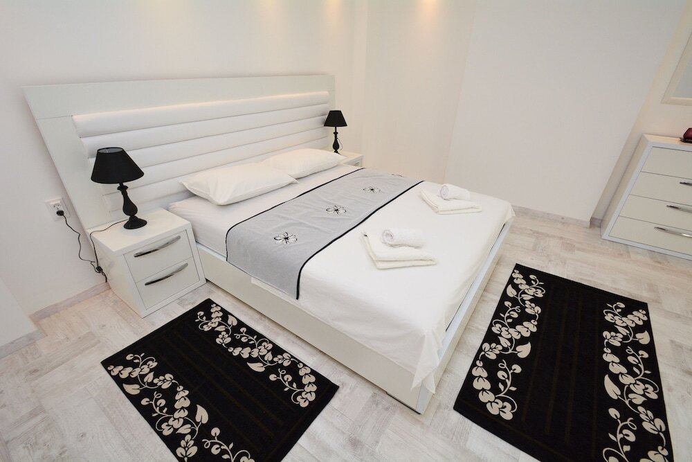 Доброта: Apartments House 91