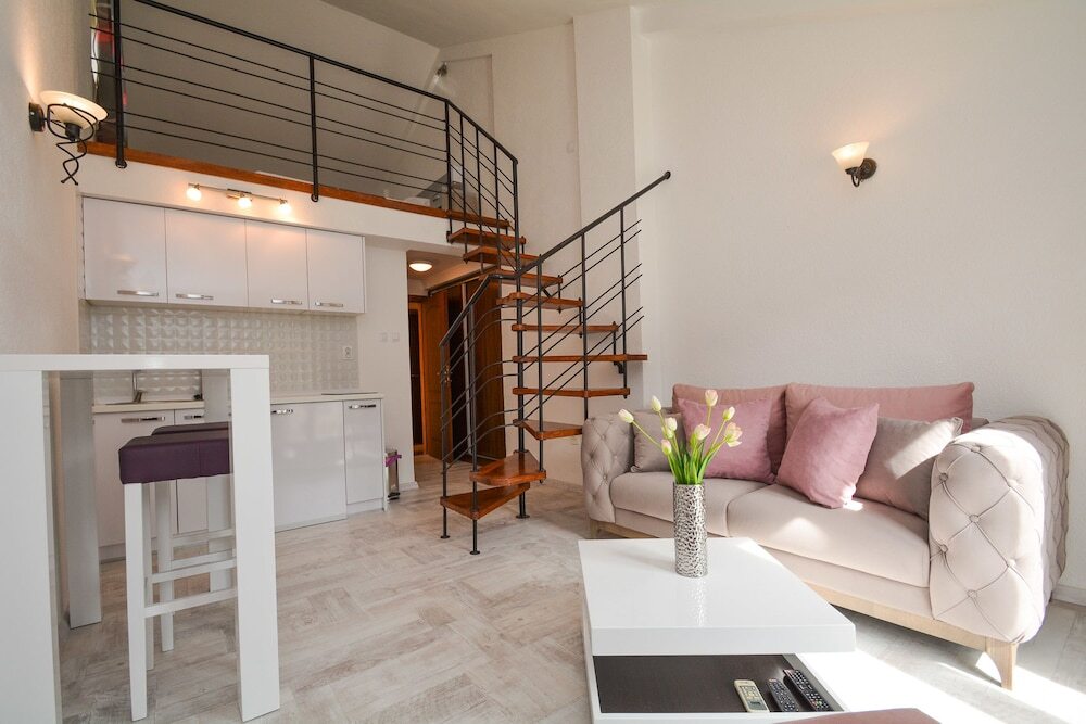 Доброта: Apartments House 91