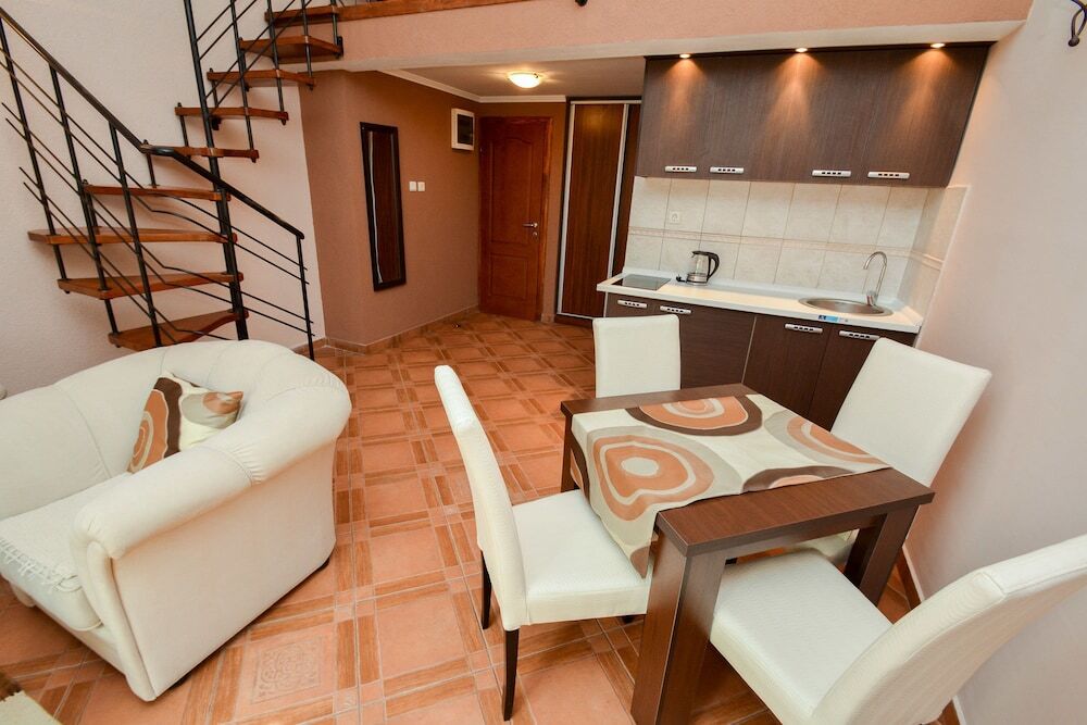 Доброта: Apartments House 91