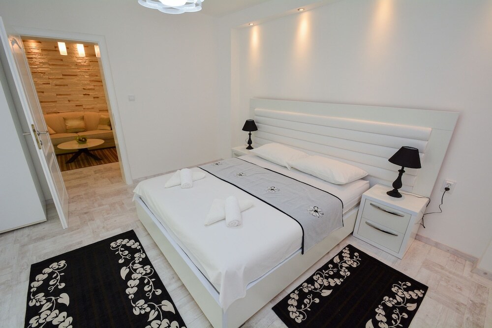 Доброта: Apartments House 91