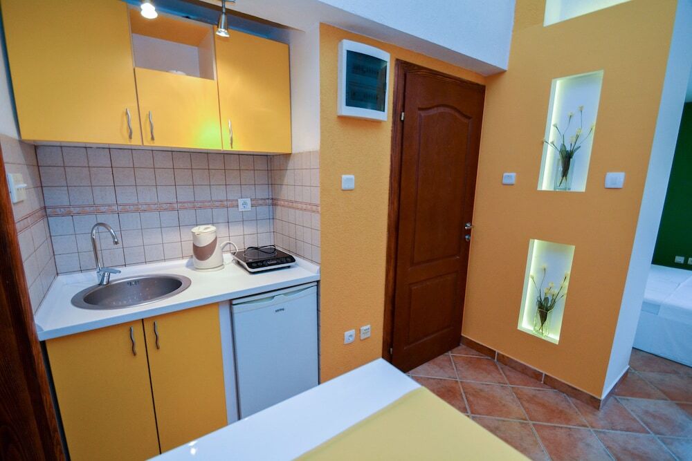 Доброта: Apartments House 91
