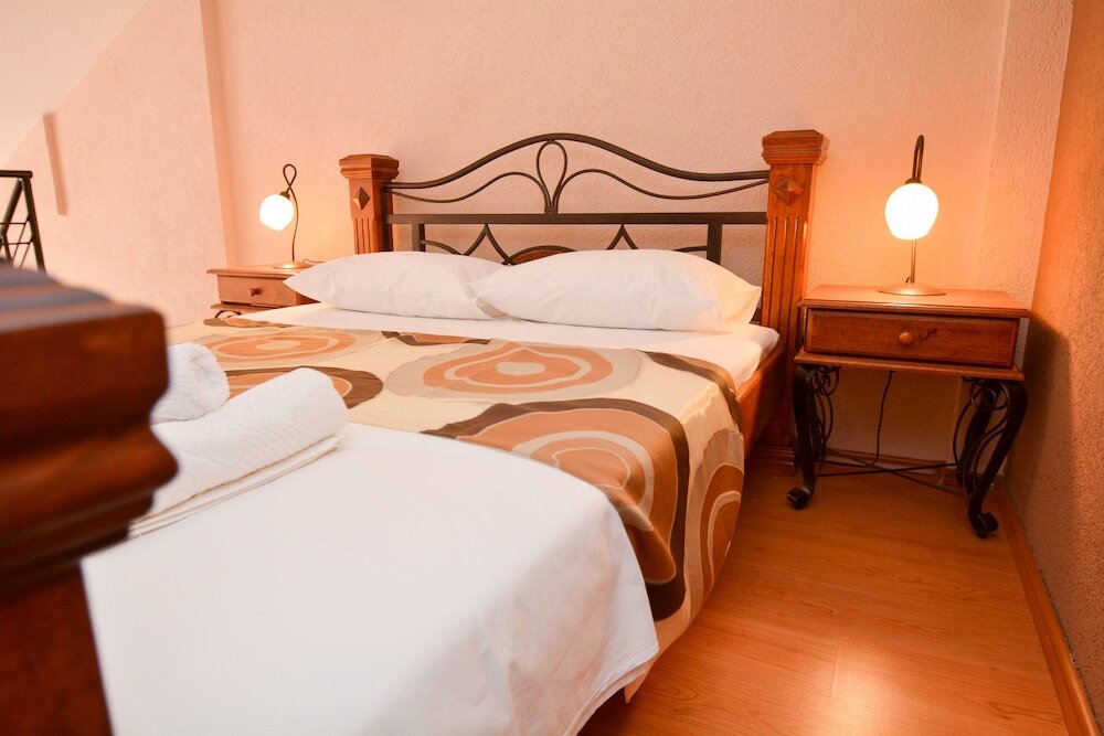 Доброта: Apartments House 91