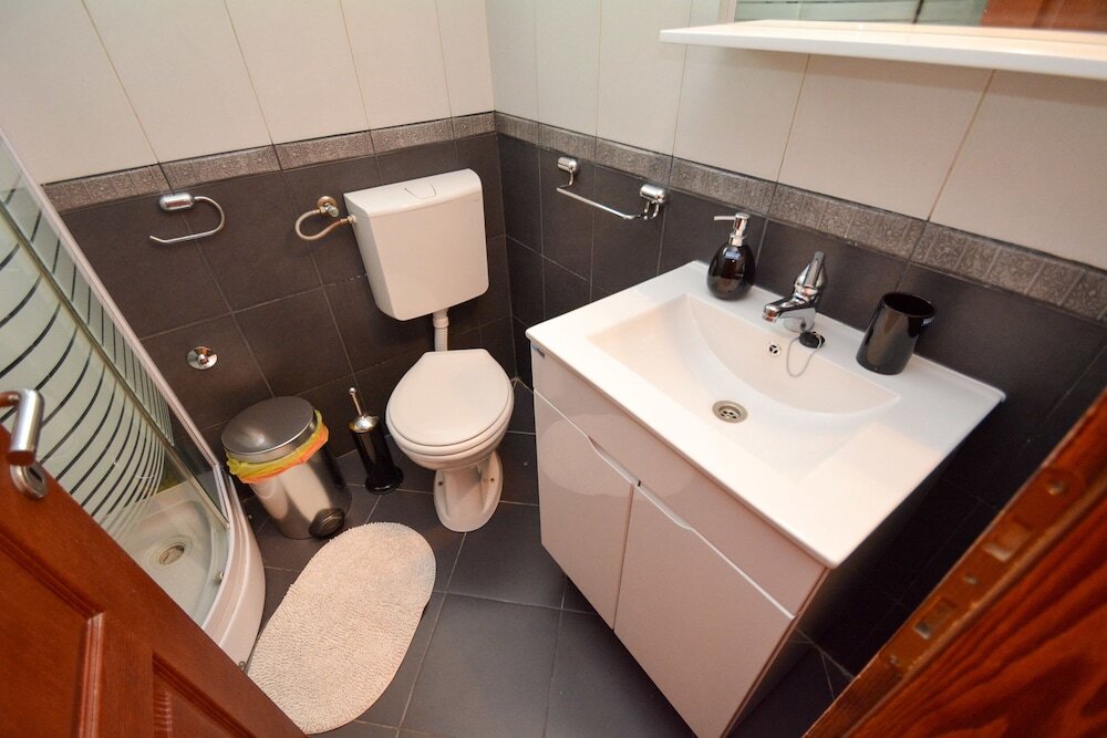 Доброта: Apartments House 91