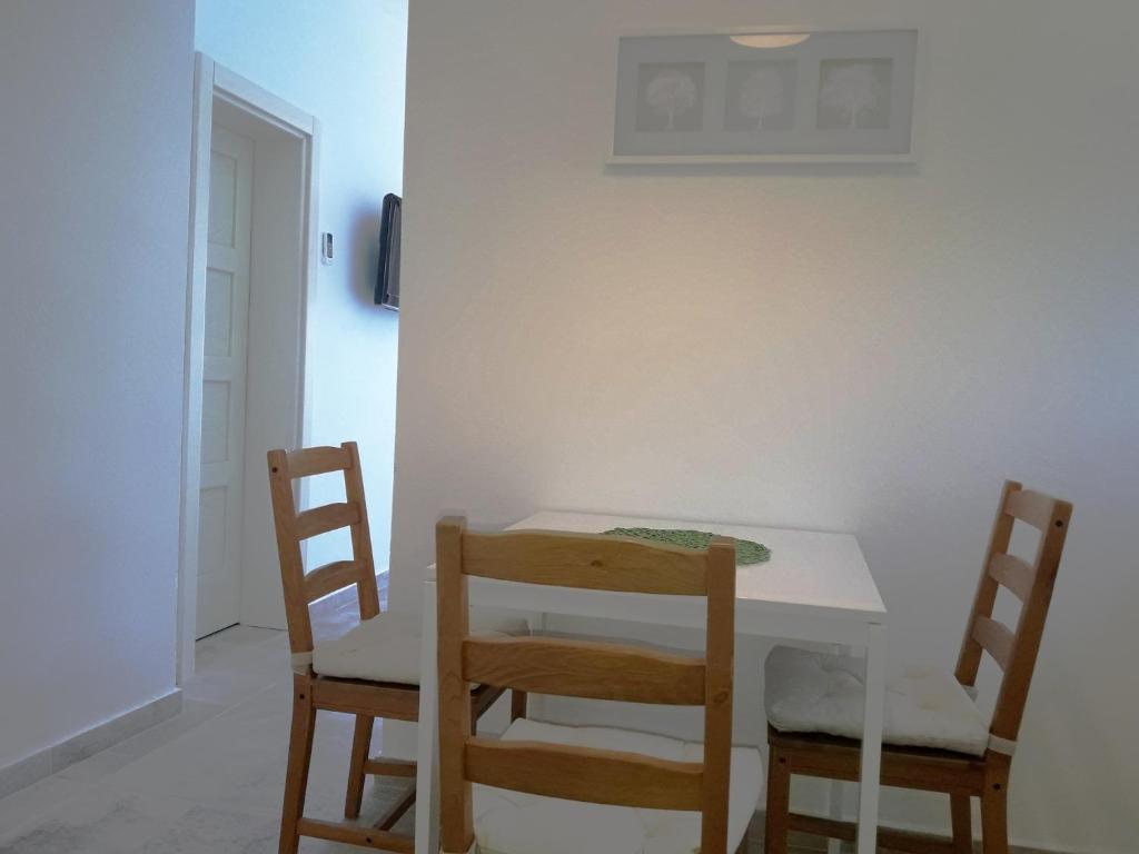 Сутоморе: Two Palms Apartment
