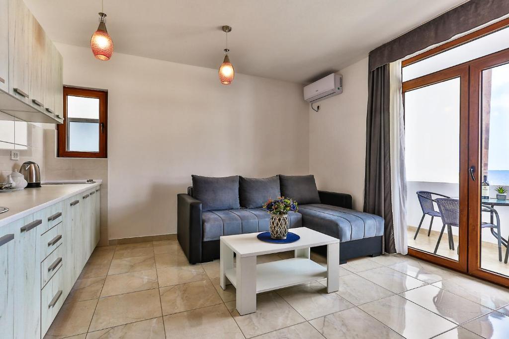 Добро Вода: Apartments Sidro