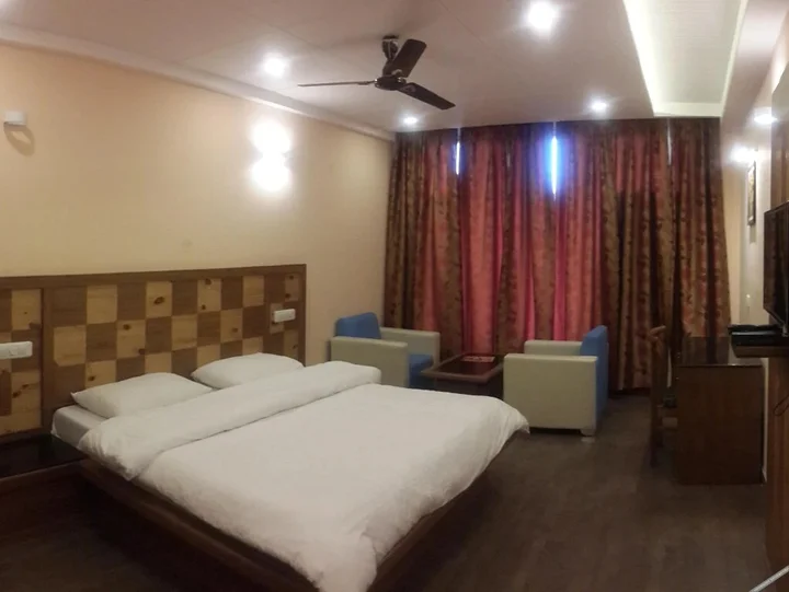 Казаули: Hotel Shivalik