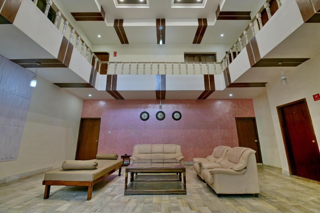 Дехрадун: Capital O 3695 Hotel Daichi