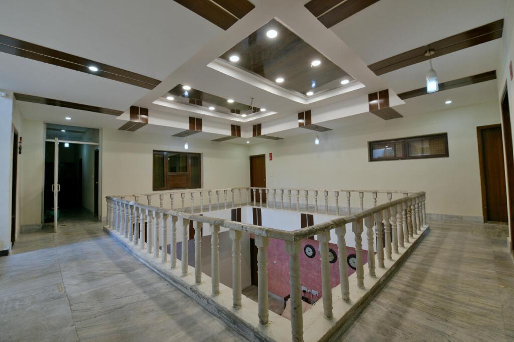 Дехрадун: Capital O 3695 Hotel Daichi