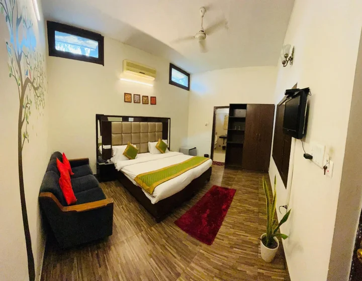 Дехрадун: Capital O 3695 Hotel Daichi
