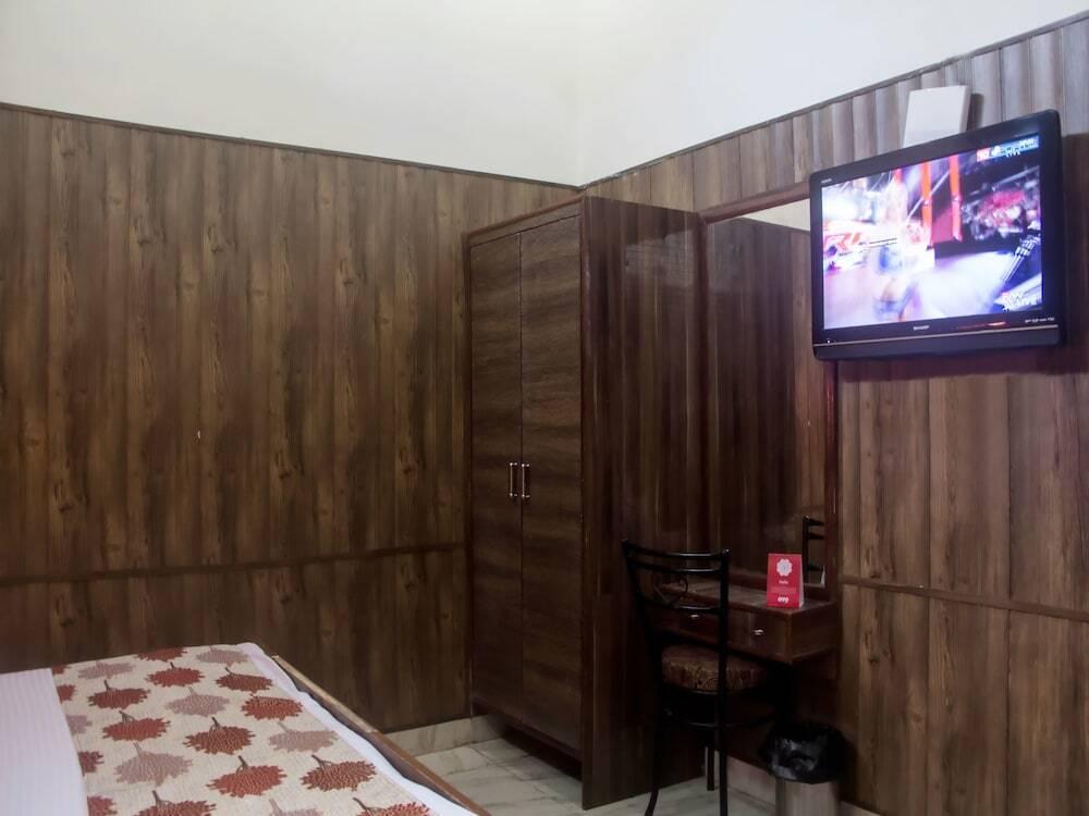Амритсар: Hotel Golden Woods by OYO Rooms