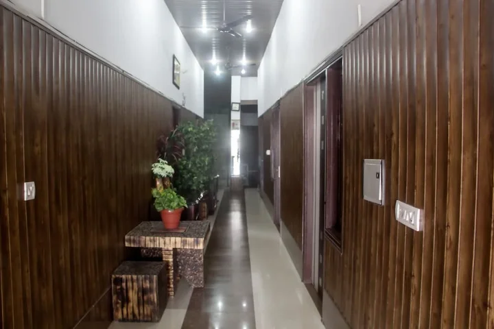 Амритсар: Hotel Golden Woods by OYO Rooms