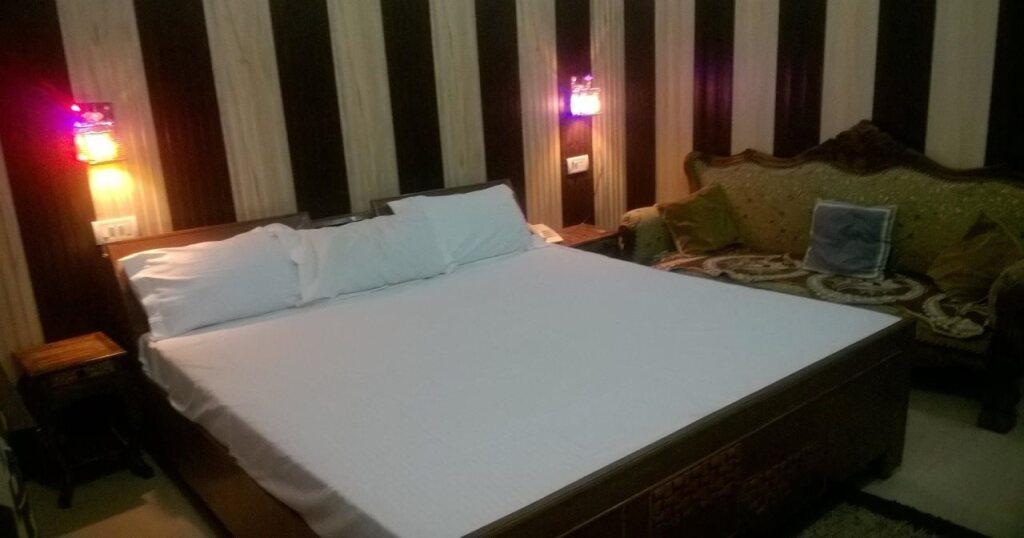 Амритсар: Hotel Golden Woods by OYO Rooms