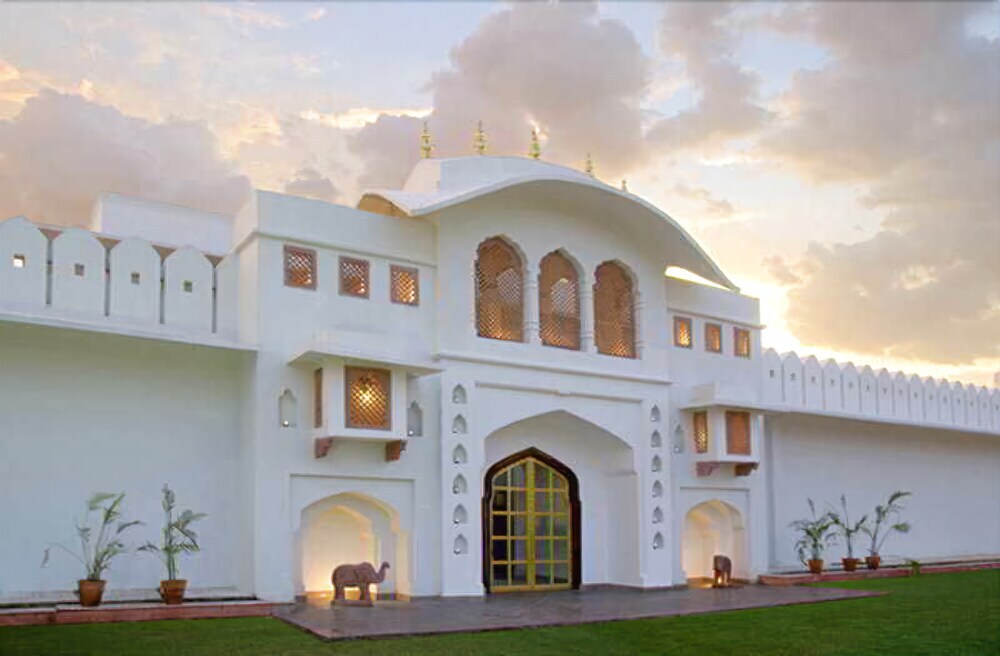 Навалгарх: Udai Vilas Palace Mandawa