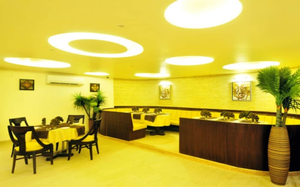 Райпур: Hotel Aditya