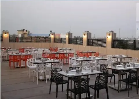 Хоспет: The SSLR Hotel