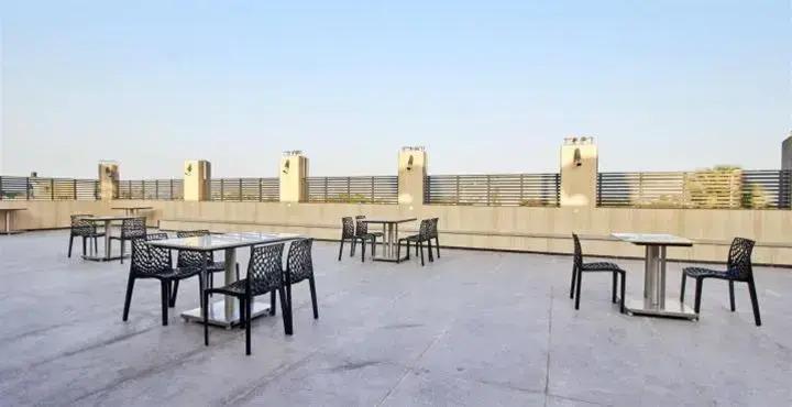 Хоспет: The SSLR Hotel