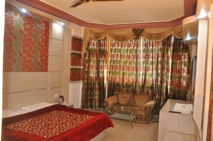 Катра: Hotel Bhawani International