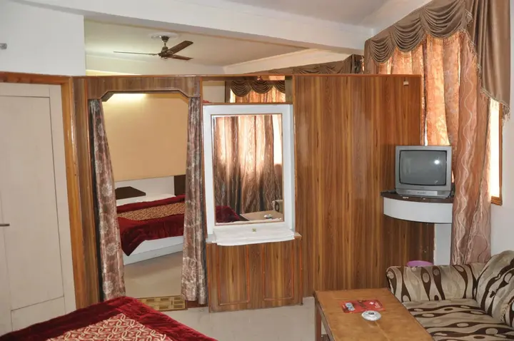 Катра: Hotel Bhawani International