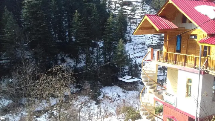 Банджар: Dev Conifers Cafe and Cottages