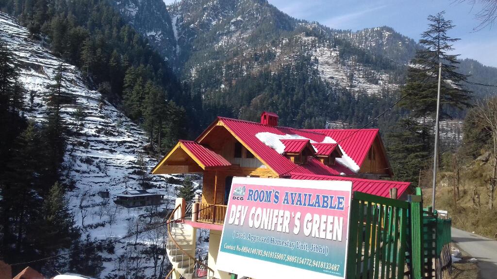 Банджар: Dev Conifers Cafe and Cottages