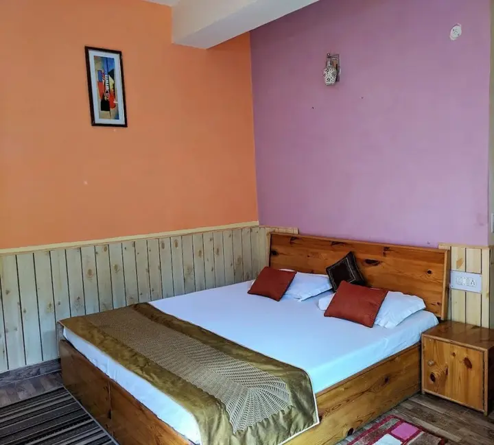 Банджар: Dev Conifers Cafe and Cottages