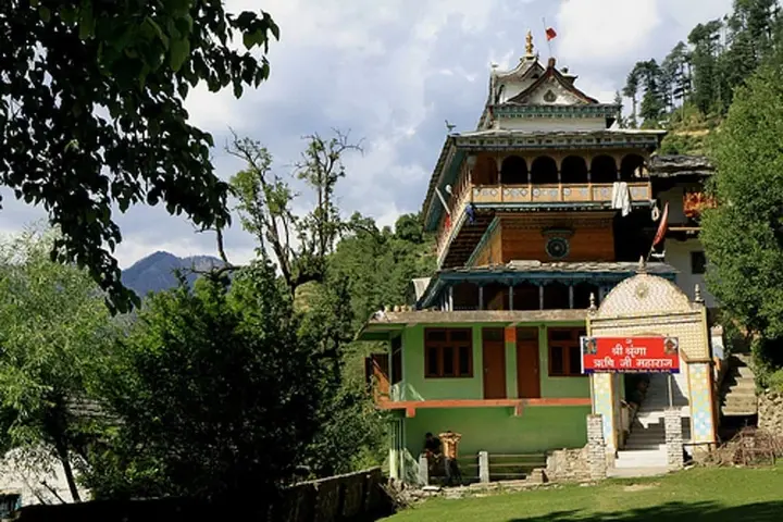 Банджар: Dev Conifers Cafe and Cottages