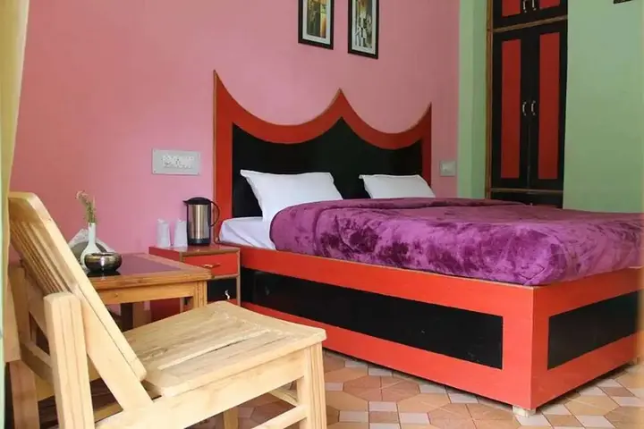 Банджар: Dev Conifers Cafe and Cottages