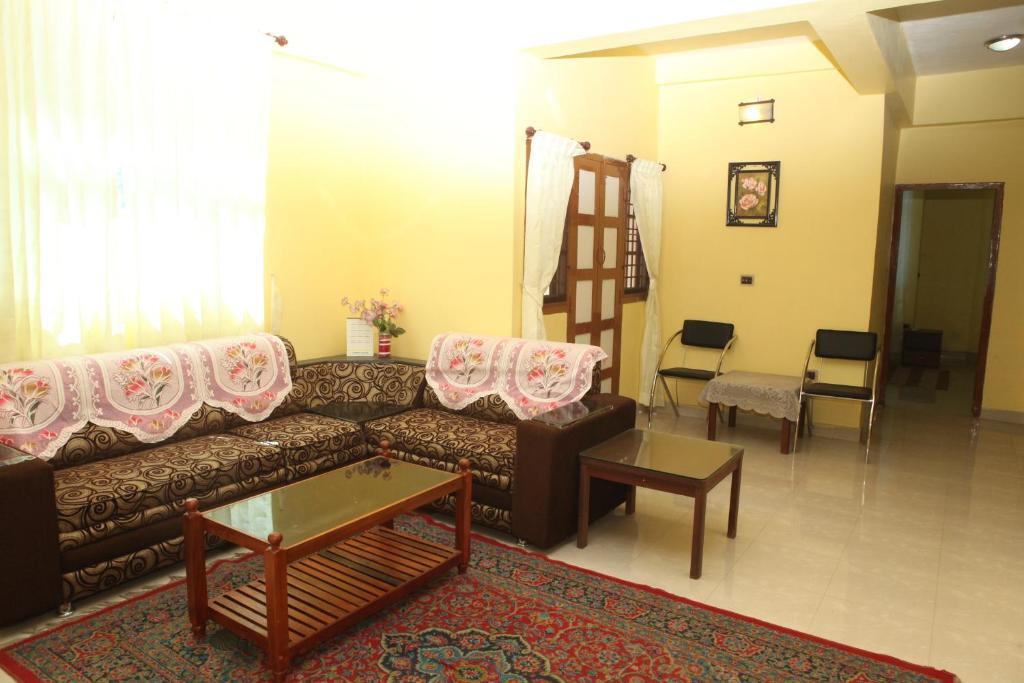 Чираккал: Redrose Service Apartment