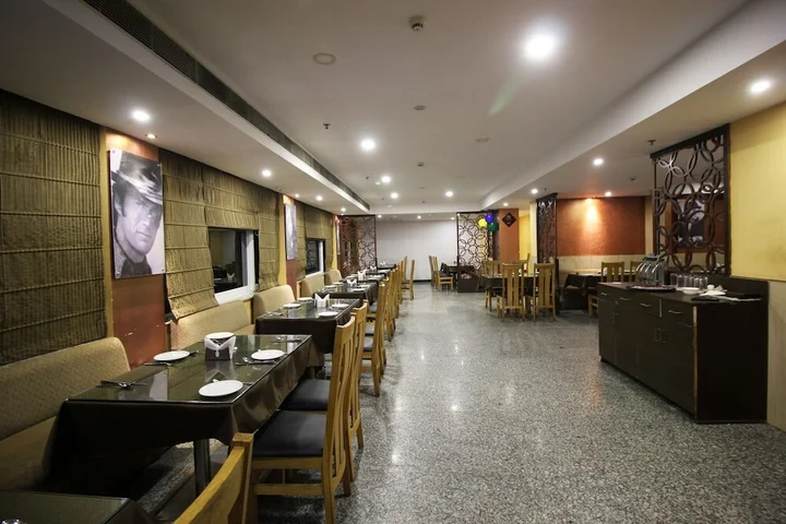 Бхубанешвар: Hotel BJ's By the Way