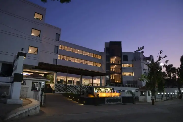 Сапутара: Hotel Lakeview