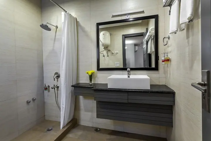 Нью-Дели: FabHotel Majestic JPM