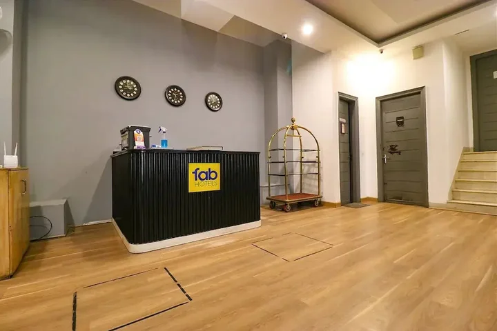 Нью-Дели: FabHotel Majestic JPM