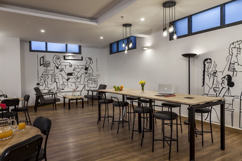Нью-Дели: FabHotel Majestic JPM