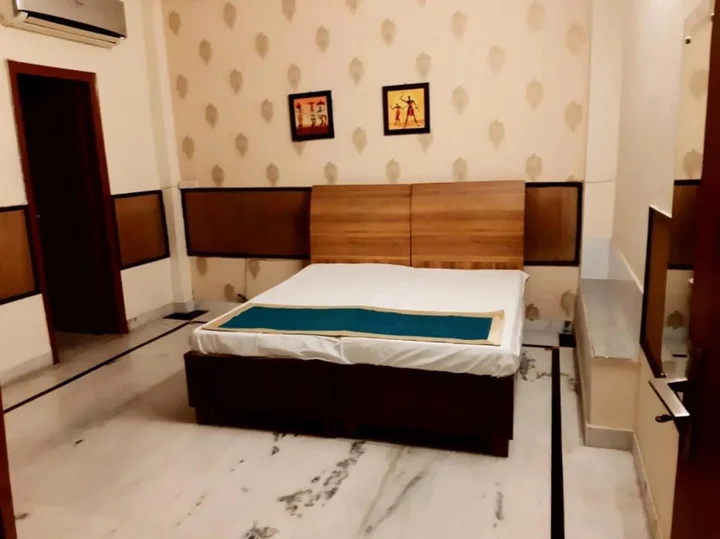 Большая Нойда: Bhambri 's House