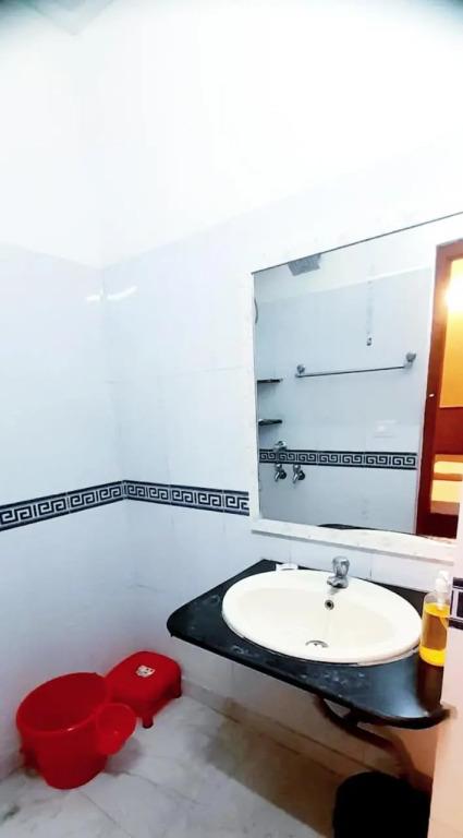 Большая Нойда: Bhambri 's House