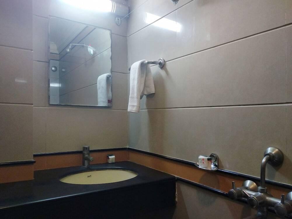 Бангалор: Capital O 333 Hotel Crystal Homes