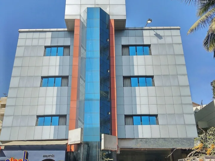 Бангалор: Capital O 333 Hotel Crystal Homes