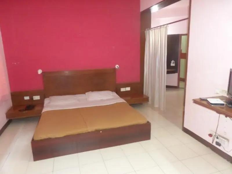 Нашик: Hotel Manorath
