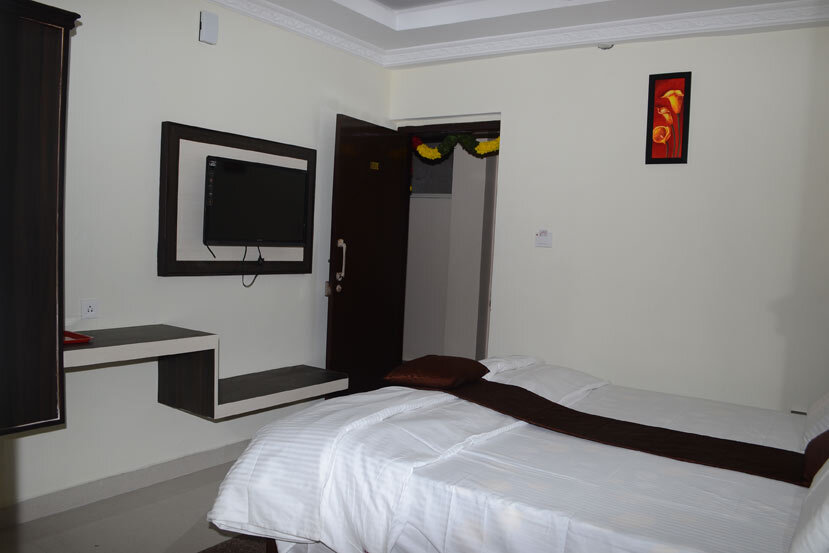 Тирупати: Nest Residency