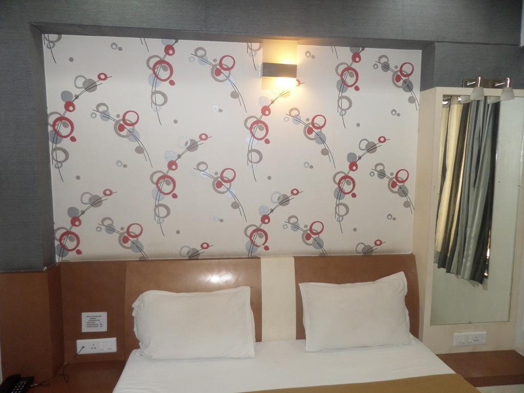 Нашик: Hotel Skylark Inn