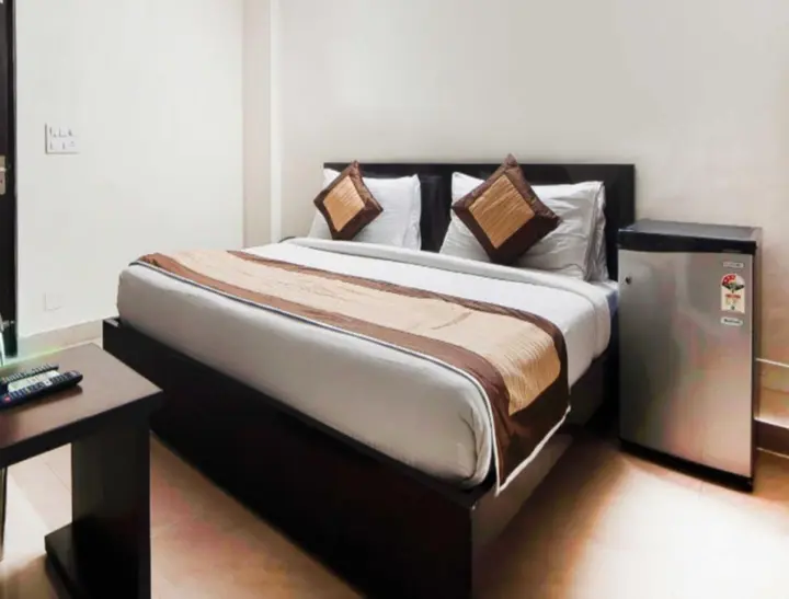 Нью-Дели: Charanpahari Hotel by OYO Rooms