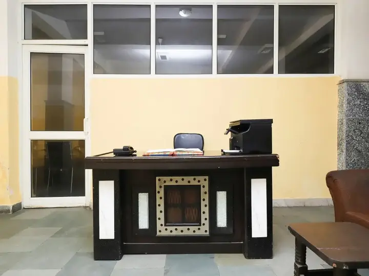 Нью-Дели: Charanpahari Hotel by OYO Rooms