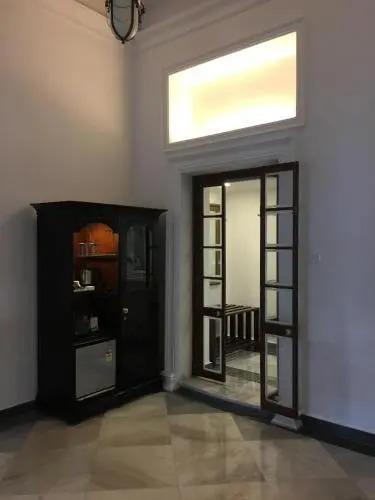 Колката: The Harrington Residency